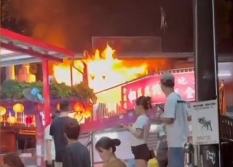 「泡麵土地公」大火！信眾驚恐逃生