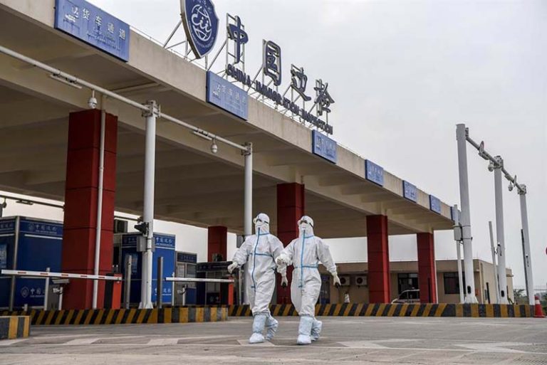 大陸海關總署發布最新兩岸貿易數據顯示，今年前三季兩岸貿易總值和去年同比下降14.6%。圖／新華社