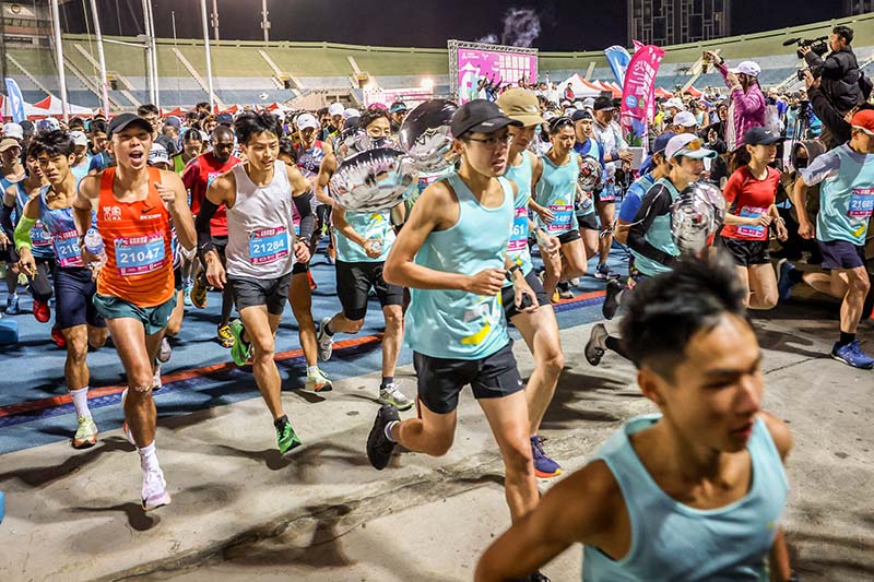 「2023桃園國際城市半程馬拉松」開跑 張市長鳴槍預祝跑者得佳績