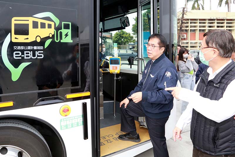 台南電動公車再添33輛！總數達90輛 打造綠能城市再邁一步