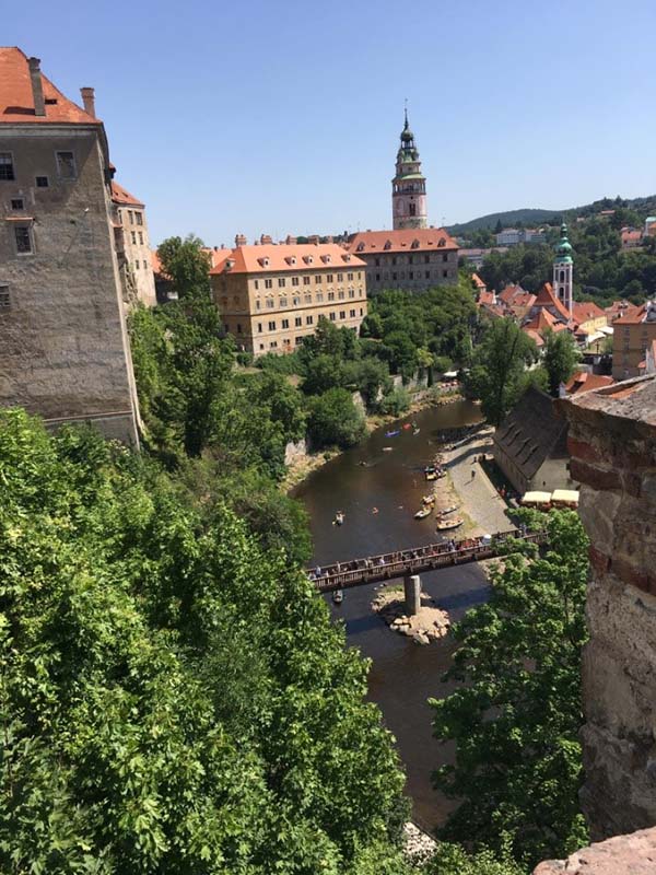 流經城堡下的伏爾塔瓦河(Vltava) U形轉彎處。(楊正寬)