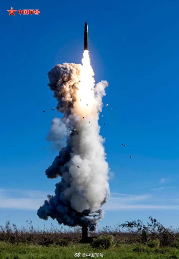 大陸火箭軍近日朝太平洋公海海域發射1枚東風-31AG洲際彈道飛彈（ICBM），引發區域關注。