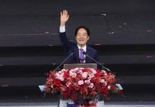 雙十國慶晚會上，總統賴清德在唱完國歌後現身發表「祖國論」引發議論。