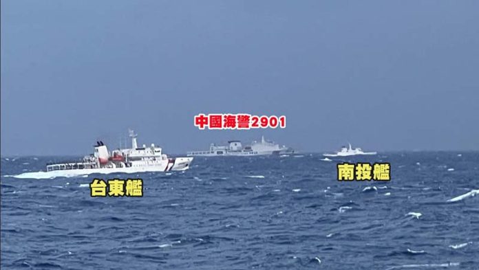 中共大批船艦包圍第一島鏈，軍方估計，這樣的規模前後會需要70天。