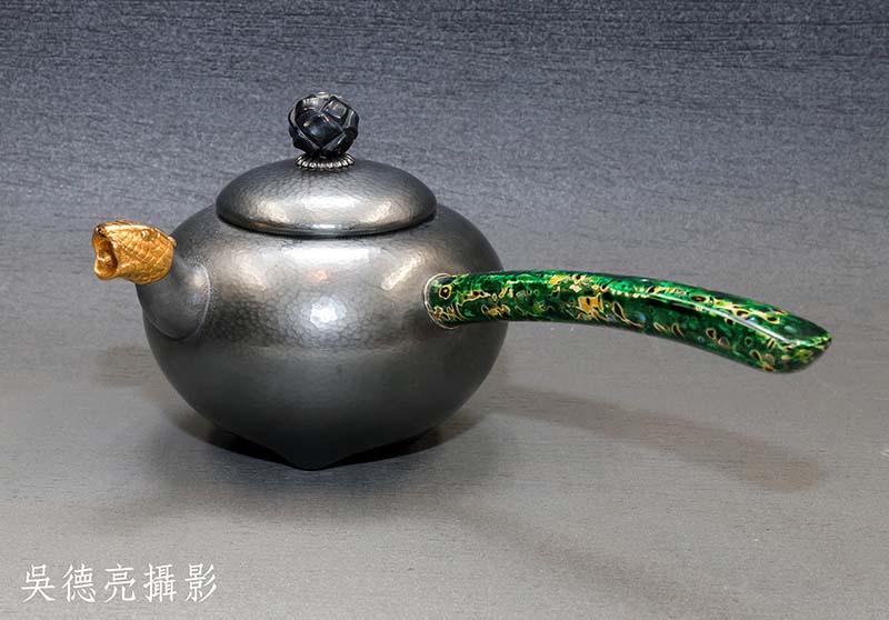 陳念舟大師鍛造的「知足小龍瀹茶壺」。