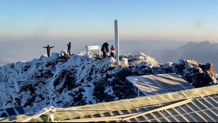 玉山北峰現絕美冰雪奇景　18縣市發布低溫特報