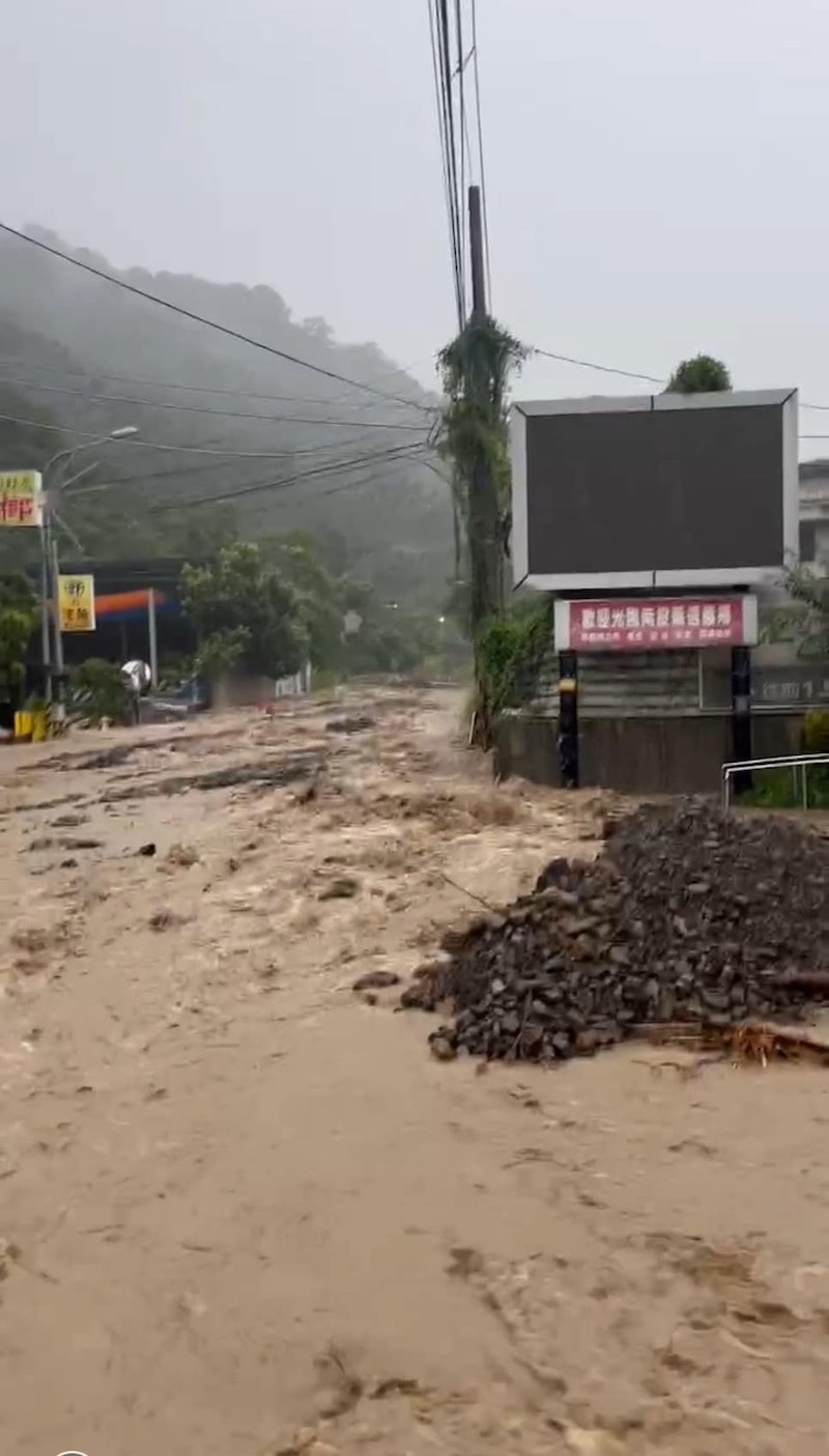 凱米颱風發威 東埔村道路遭土石流沖斷