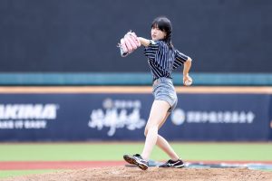 棒球美少女「LOLO」驚豔火球開場 棒球體驗營熱血揭幕