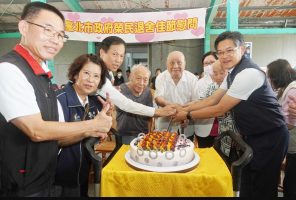 游適銘慰問芳蘭山退舍　祝賀榮民秋節快樂